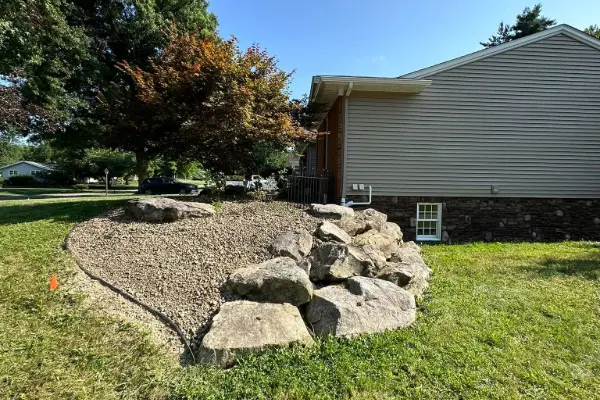 Professional landscaper in Youngstown, OH